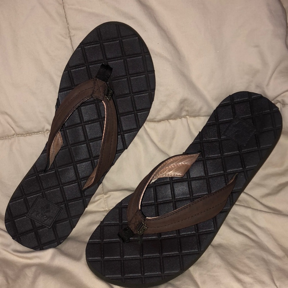 Dark Brown Reef Dream Flip Flops. SZ 8
